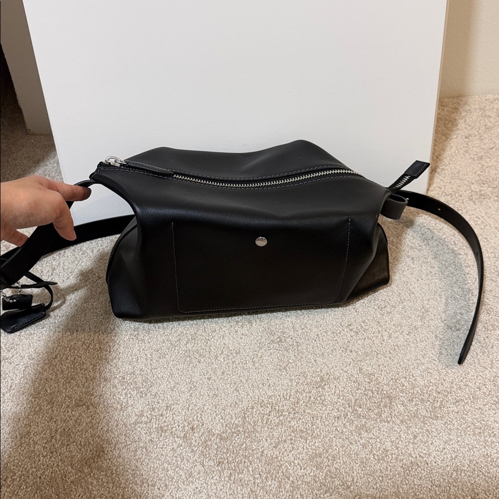 Coach Mott’s Messenger 33 - Picture 3 of 10